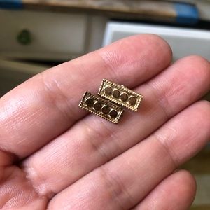 Anna Beck gold earring bar